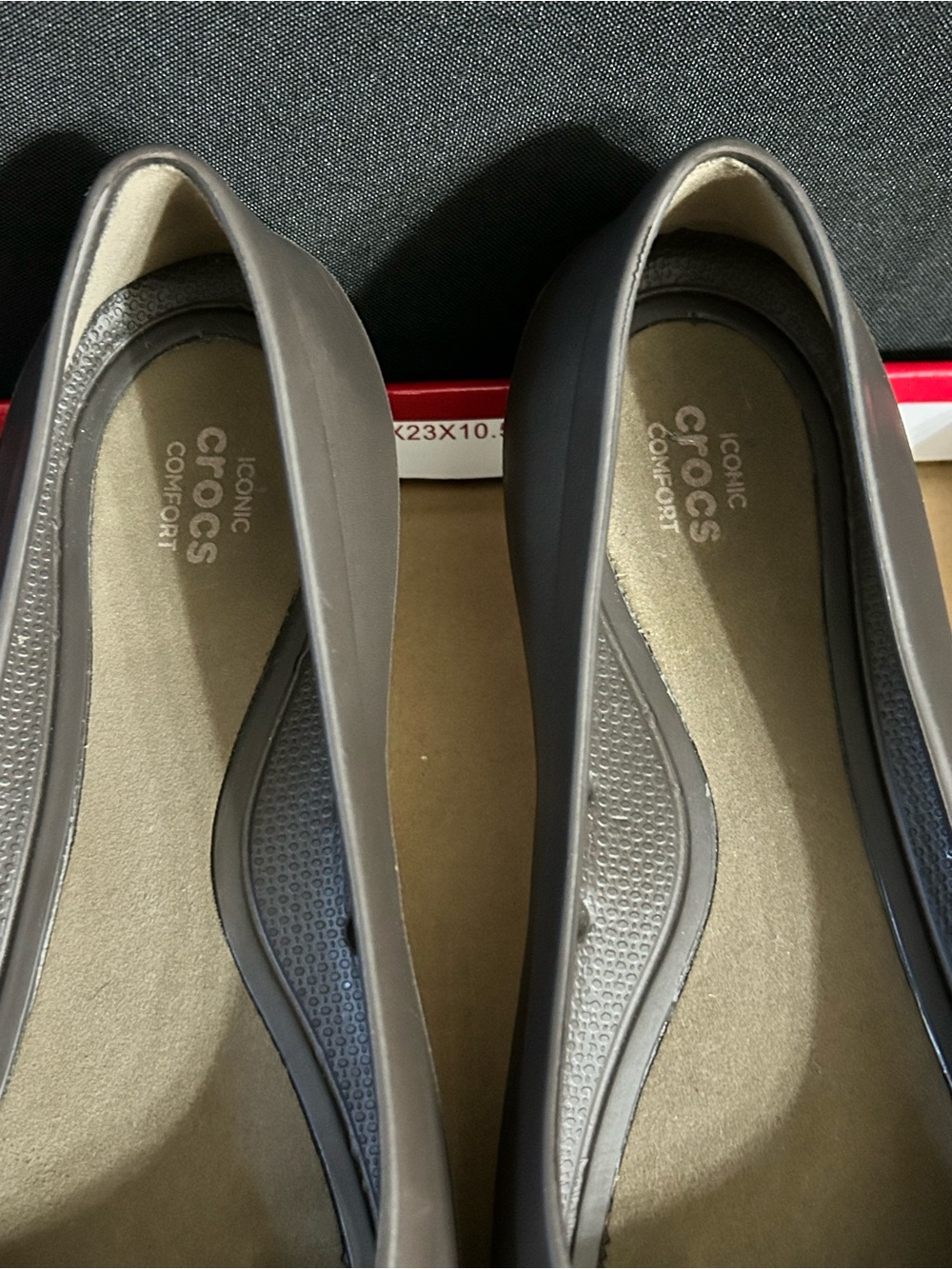 Crocs Women's Grey Ballet Flats Comfortable Slip-On Shoes SZ 8 - Picture 4 of 6